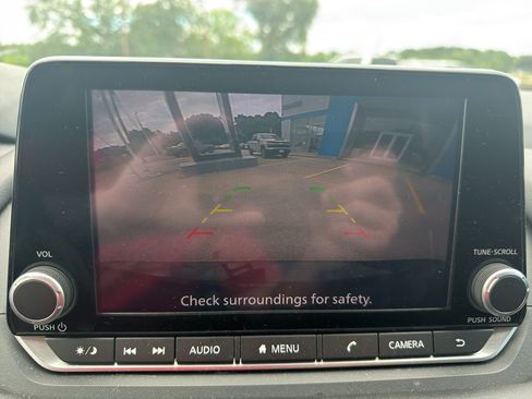 Used 2024 Nissan Rogue S FWD image 8