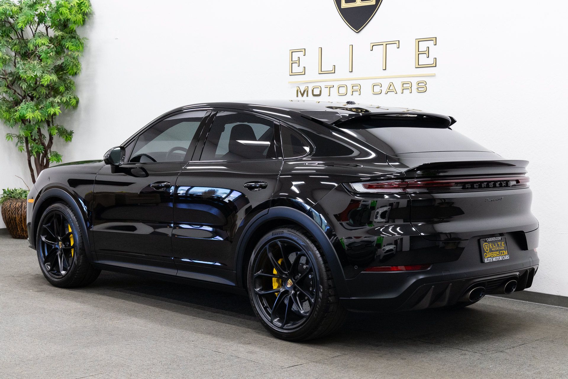 Used 2024 Porsche Cayenne Turbo GT AWD/4WD image 3