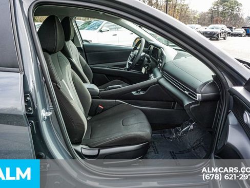 Used 2025 Hyundai Elantra SE image 23