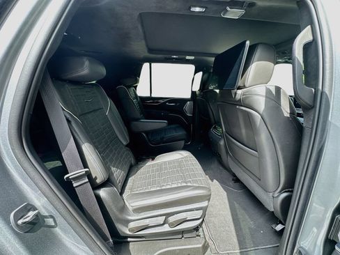 Used 2023 Cadillac Escalade Sport Platinum AWD/4WD image 31