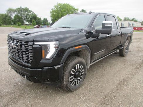 New 2026 GMC Sierra 2500 Denali Ultimate AWD/4WD image 11