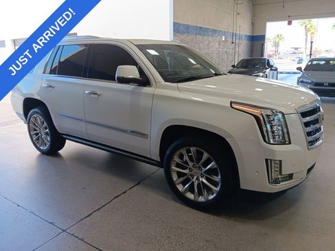 Used 2017 Cadillac Escalade Premium Luxury AWD/4WD image 2