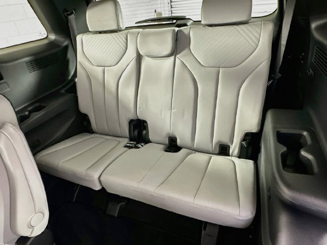 Used 2025 Hyundai Palisade SEL FWD image 12