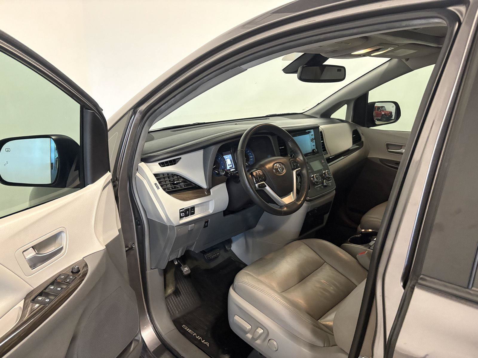 Used 2018 Toyota Sienna XLE Premium w/ Carpet Mat Package AWD/4WD image 12