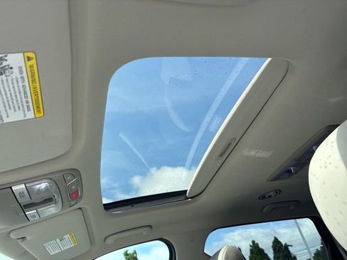 Used 2024 Kia Telluride S w/ S Sunroof Package FWD image 11