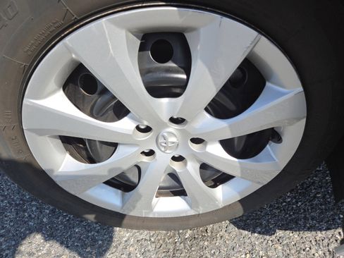 Used 2024 Toyota Corolla LE image 9