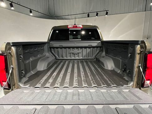 Used 2025 Chevrolet Colorado ZR2 w/ Technology Package image 4