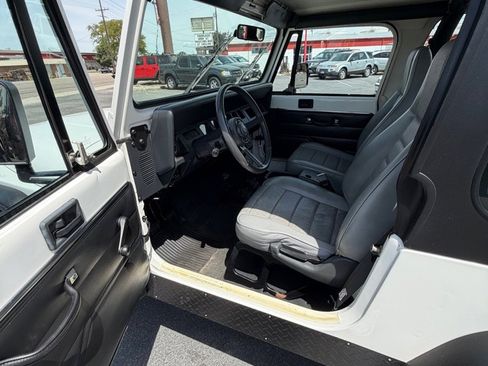 Used 1995 Jeep Wrangler Rio Grande AWD/4WD image 7