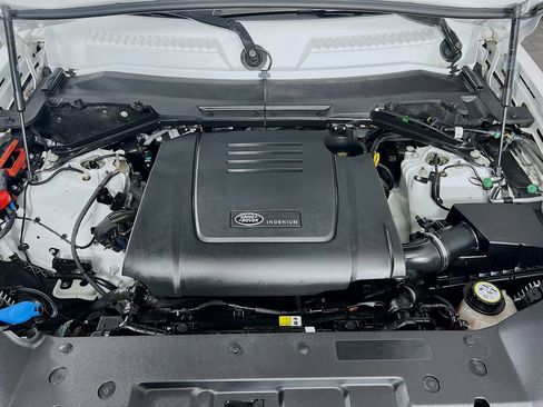 Used 2023 Land Rover Defender 110 S image 32