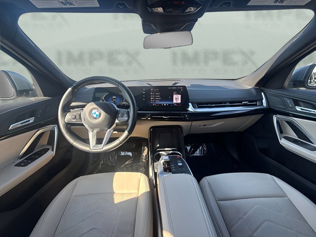 Used 2025 BMW X2 xDrive28i AWD/4WD image 12