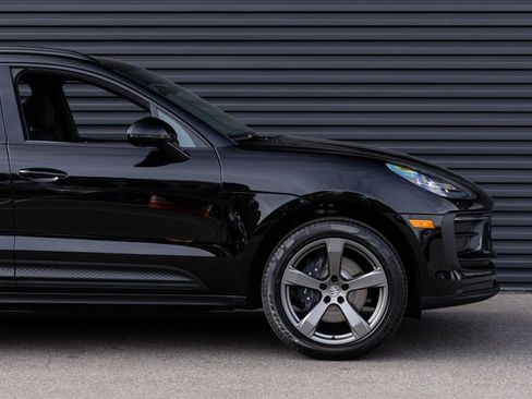 Certified 2026 Porsche Macan Base image 9