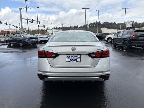 Used 2024 Nissan Altima 2.5 SV image 4