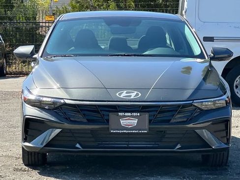 New 2026 Hyundai Elantra SE FWD image 3