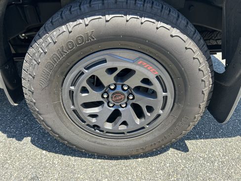 Used 2025 Nissan Frontier Pro-X RWD image 16