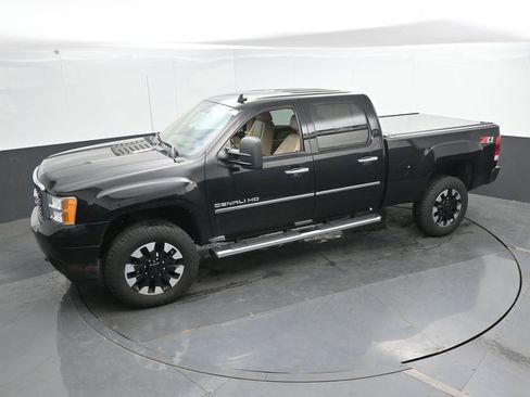 Used 2011 GMC Sierra 2500 Denali w/ Suspension Package, Off-Road AWD/4WD image 25
