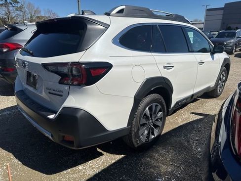 Used 2025 Subaru Outback Touring XT image 9