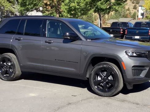 Used 2024 Jeep Grand Cherokee Altitude AWD/4WD image 2
