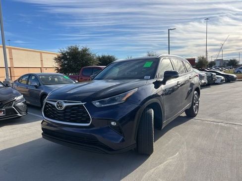 Used 2021 Toyota Highlander XLE image 8