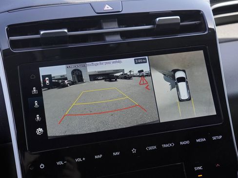 Used 2024 Hyundai Tucson Limited AWD/4WD image 16