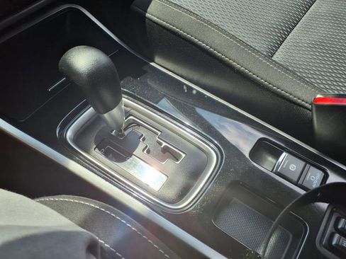 Used 2020 Mitsubishi Outlander ES image 32