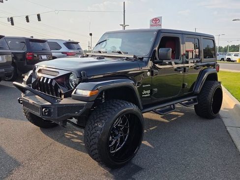 Used 2020 Jeep Wrangler Unlimited Sahara AWD/4WD image 3
