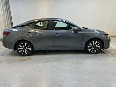 New 2025 Nissan Sentra SV image 9