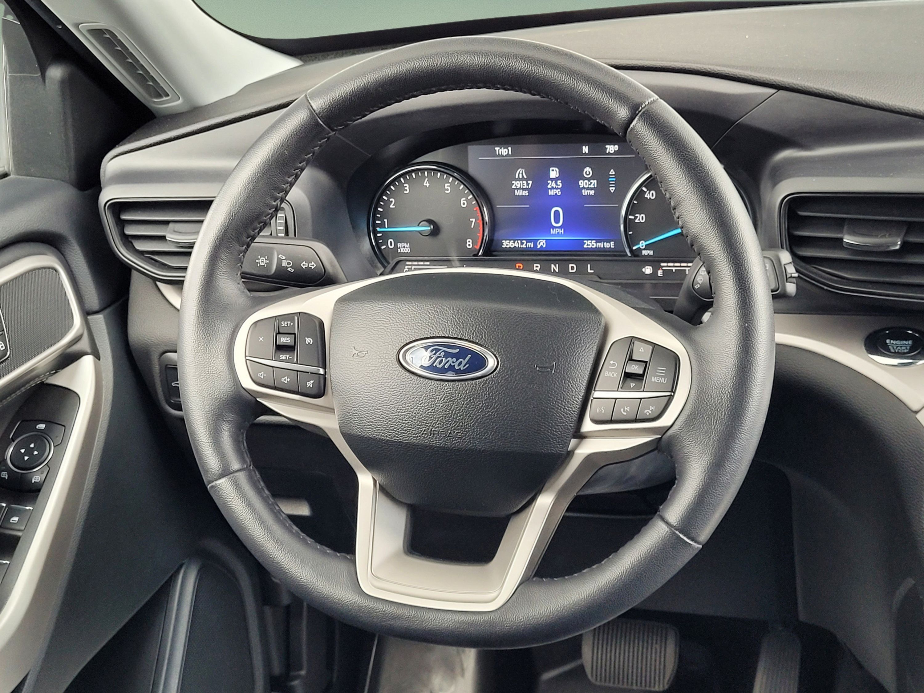 Used 2024 Ford Explorer XLT AWD/4WD image 12