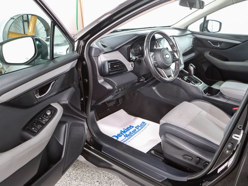 Used 2024 Subaru Outback Premium AWD/4WD image 3