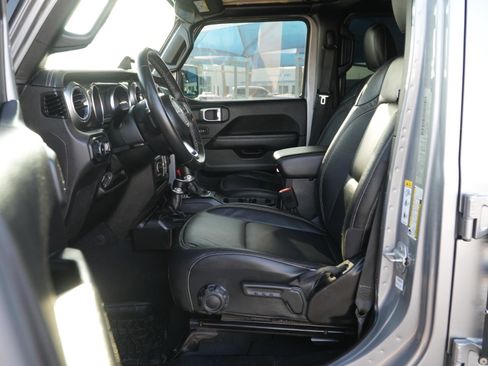 Used 2019 Jeep Wrangler Unlimited Sahara w/ Safety Group image 18