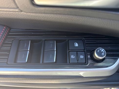 Used 2025 Toyota Sienna XSE w/ XSE Plus Package image 15