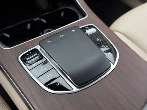 Used 2022 Mercedes-Benz GLC 300 4MATIC image 16