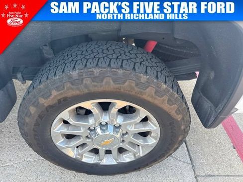 Used 2024 Chevrolet Silverado 2500 LTZ w/ LTZ Premium Package AWD/4WD image 8