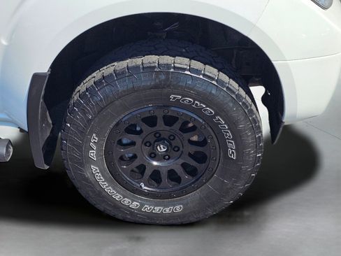 Used 2017 Nissan Frontier PRO-4X AWD/4WD image 28