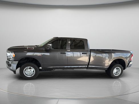 Used 2024 RAM 3500 Tradesman w/ Chrome Appearance Group AWD/4WD image 2