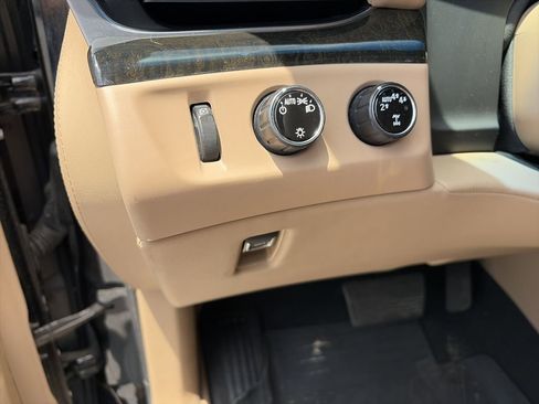 Used 2019 Cadillac Escalade Platinum AWD/4WD image 24
