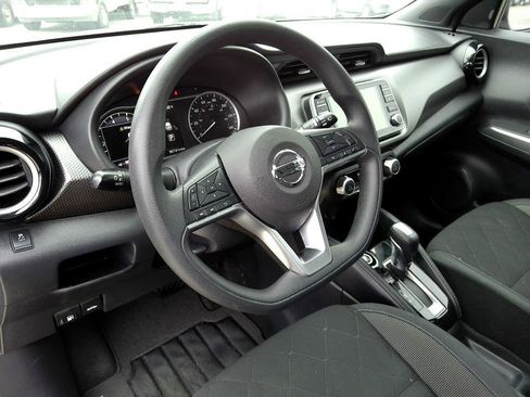 Used 2019 Nissan Kicks SV image 16