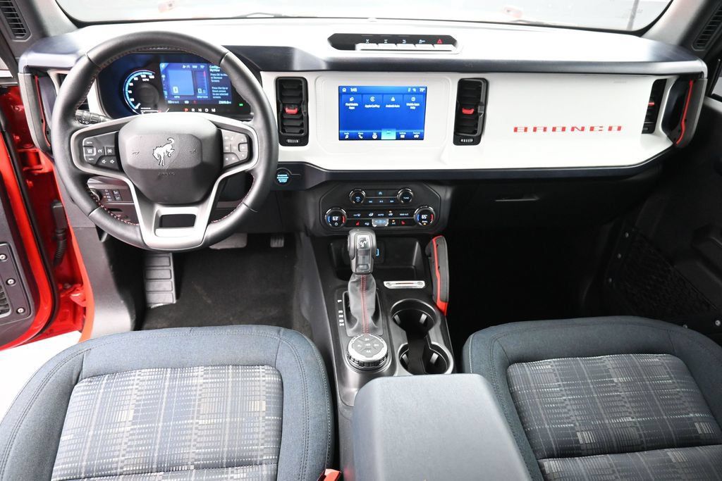 Used 2023 Ford Bronco Heritage Edition AWD/4WD image 10
