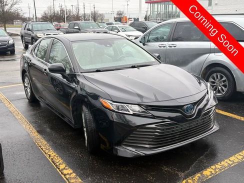 Used 2019 Toyota Camry LE image 1