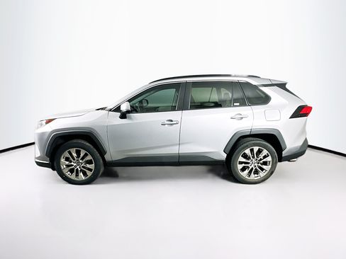 Used 2021 Toyota RAV4 XLE Premium FWD image 4