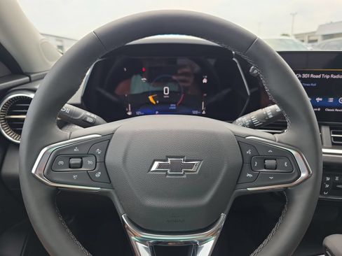 New 2026 Chevrolet Trax ACTIV w/ Sunroof Package FWD image 18