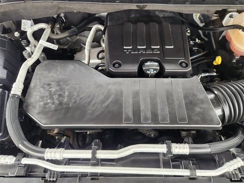 Used 2023 Chevrolet Silverado 1500 LT AWD/4WD image 32