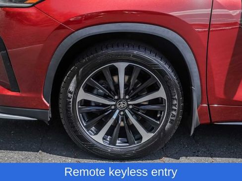Used 2022 Toyota Highlander XSE AWD/4WD image 14