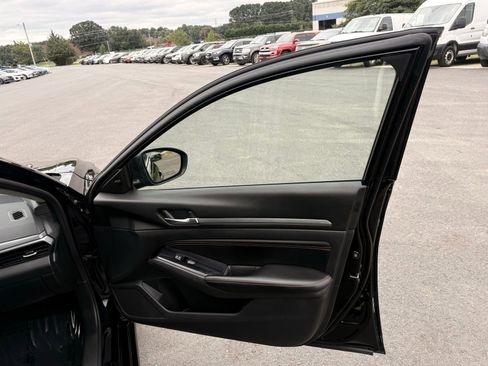 Used 2023 Nissan Altima 2.5 SR FWD image 21