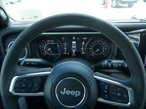 New 2026 Jeep Wrangler Unlimited Sahara AWD/4WD image 19