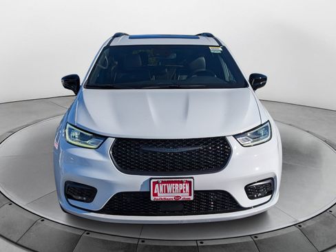 New 2026 Chrysler Pacifica Limited w/ S Appearance Package AWD/4WD image 7