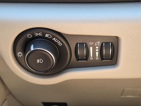 Certified 2024 Chrysler Pacifica Touring-L FWD image 30