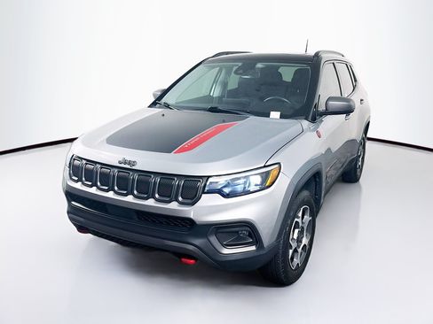 Used 2022 Jeep Compass Trailhawk w/ Trailhawk Elite Group AWD/4WD image 3