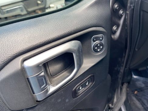 Used 2018 Jeep Wrangler Unlimited Sahara w/ Dual Top Group AWD/4WD image 20