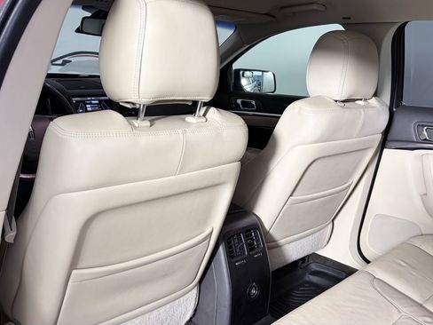 Used 2015 Lincoln MKS w/ Equipment Group 101A FWD image 25