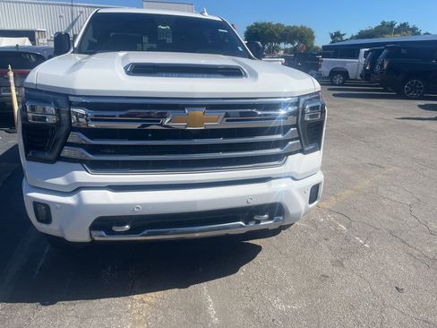 Used 2024 Chevrolet Silverado 2500 High Country image 4